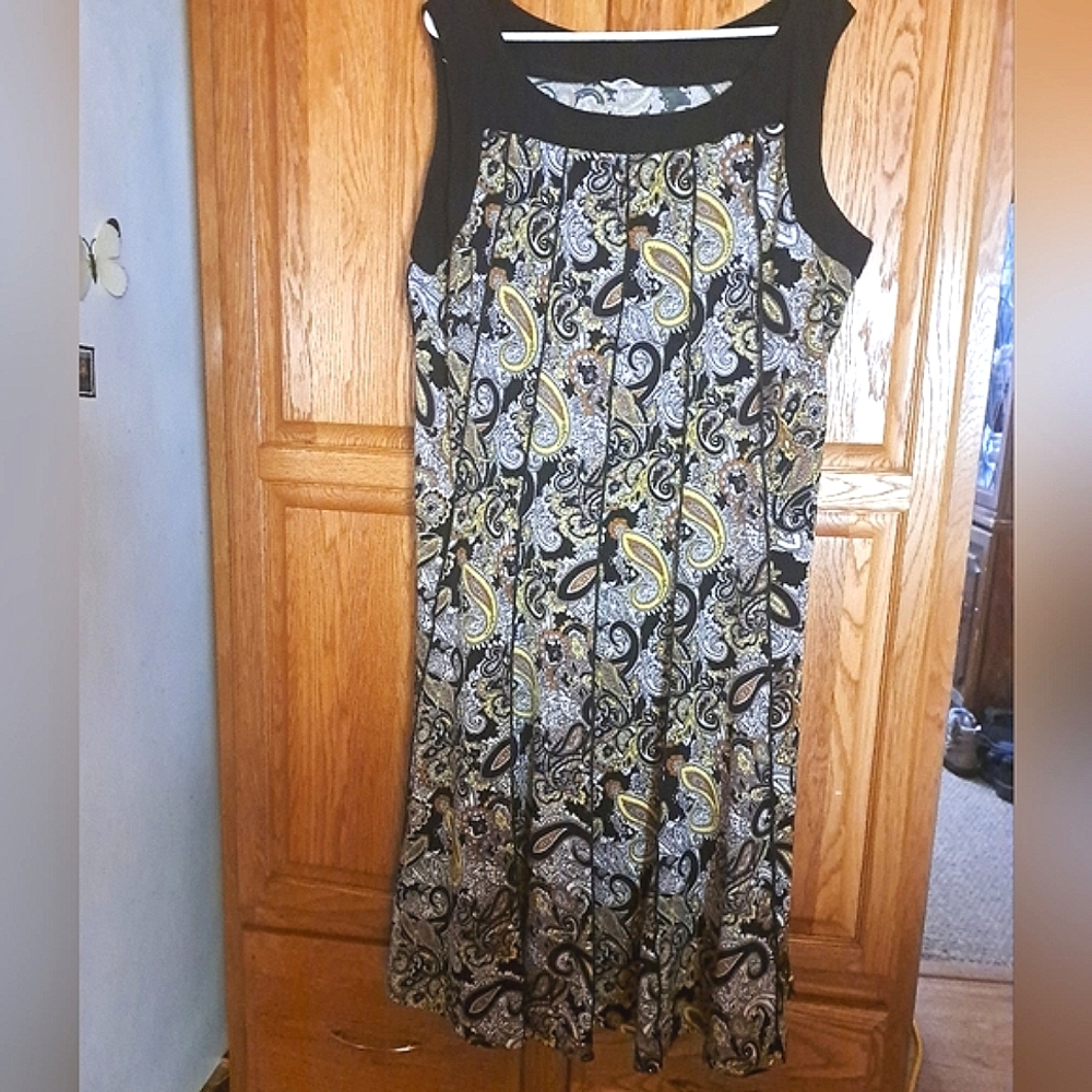 Paisley Sleeveless Dress Bust 46" Length 45"